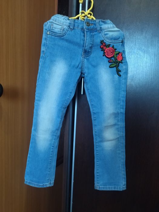 Продам вещи  толстовка на 6 -7 лет .