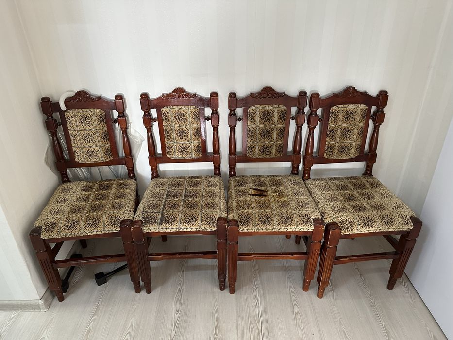 Стол от масивно дърво