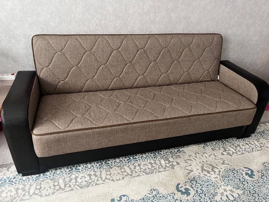 Диван почти новый