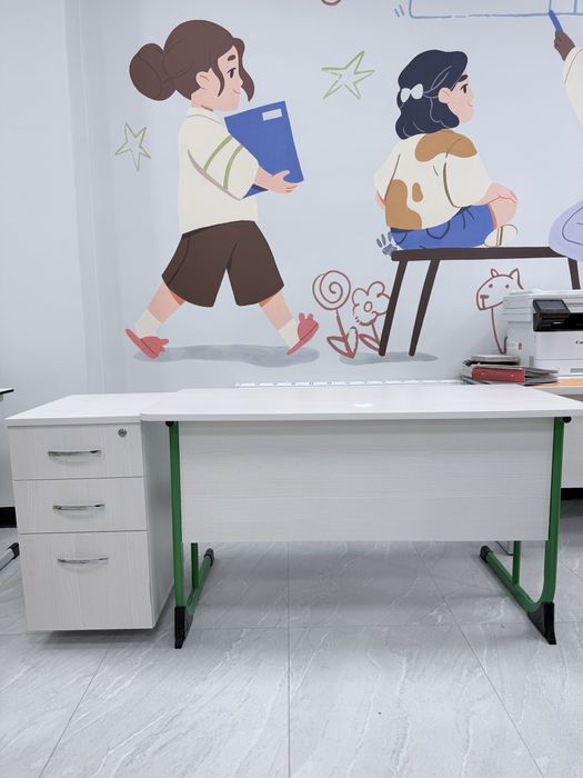 Продам мебель: парты, шкаф