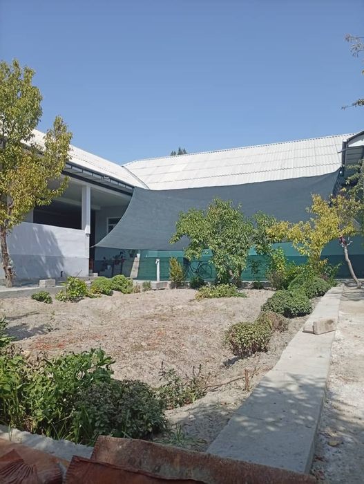 Qoshtepa tuman qiyqi mfyda hovli uy sotiladi