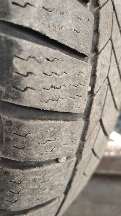 Vând cauciucuri 205/60/16