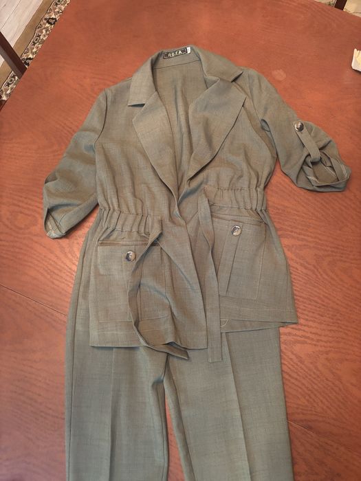 Костюм двойка для девушек.