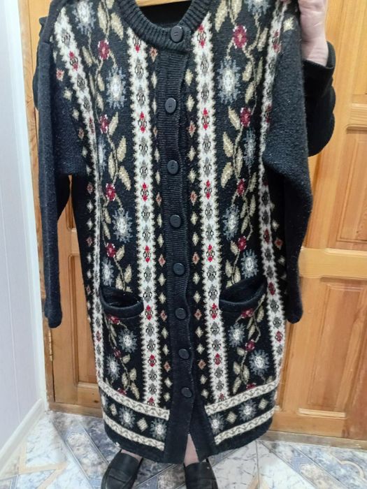 Жемпер шерстяной Остер,Индия очень тёплая,в отличном состоянии.без деф