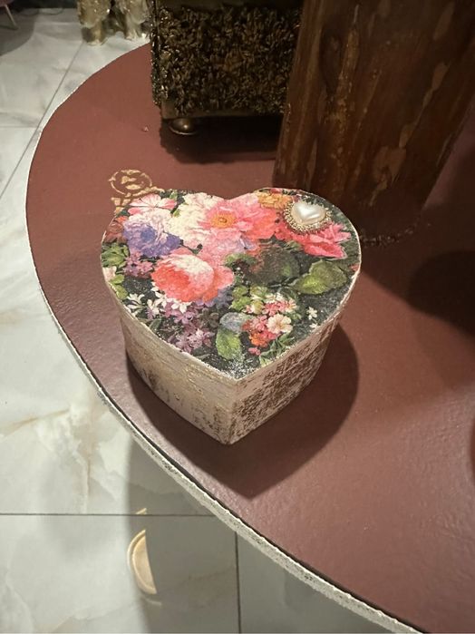 Кутийка във формата на сърце.