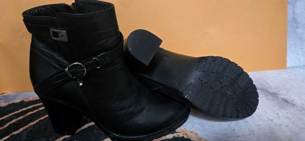 ДАМСКИ БОТУШИ - като нови!