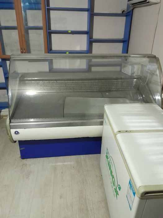 Холодильник для магазина стекляный
