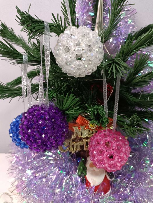 Елочные украшения из бусин ручной работы