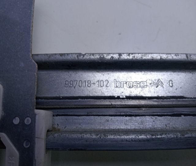 Macara electrica stanga fata  997018102 Citroen C4 prima generatie