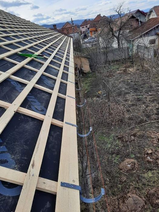 Acoperisuri Dulgheri Mansardări reparații de urgență firma