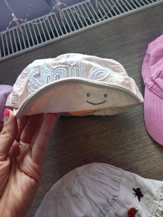 Лот бебешки шапки