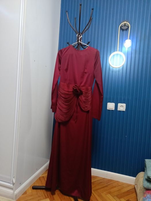 Платье бардо атласная