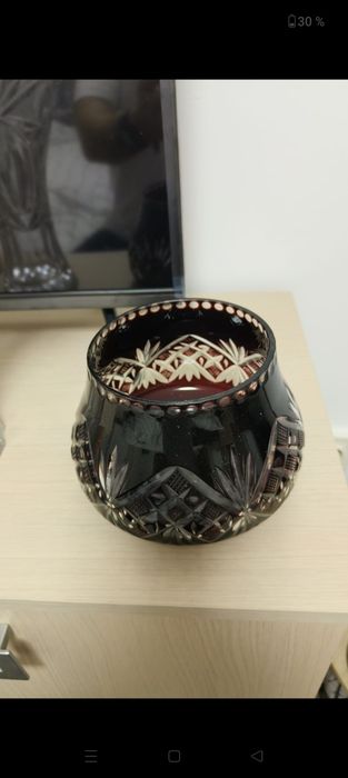 Cristal rubin , piesa decorativa din crustal.