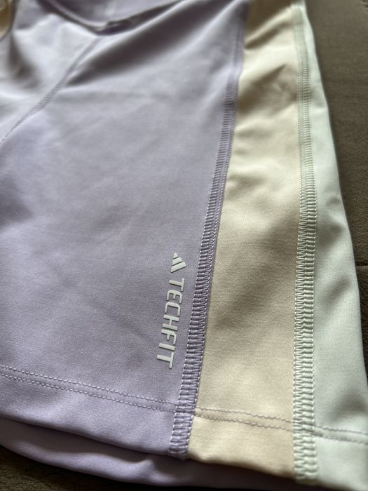 Спортен клин adidas в лилав цвят размер XS