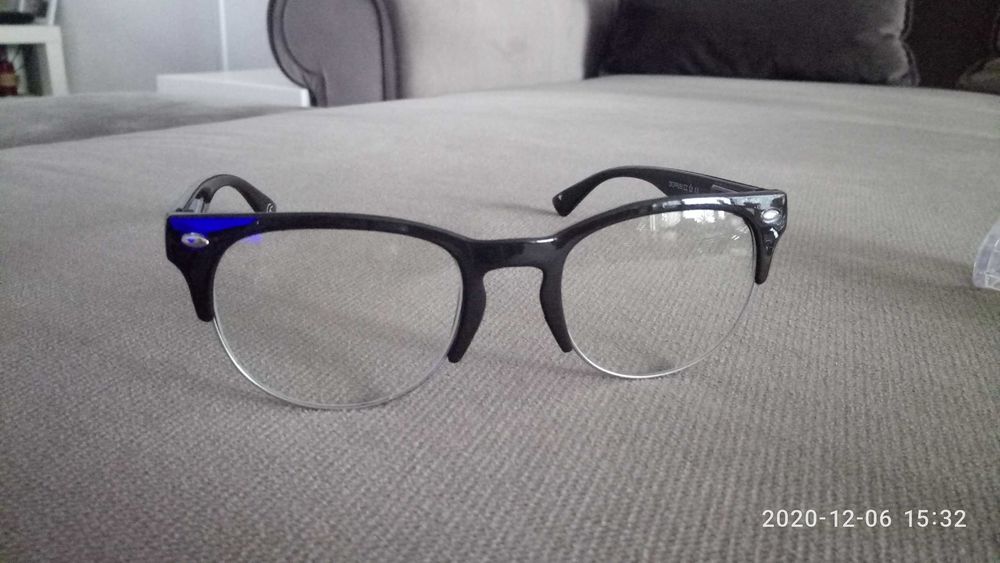 Слънчеви, клубни  очила .