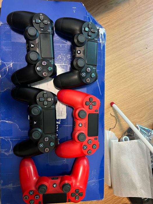 Dualshock 4 контролери