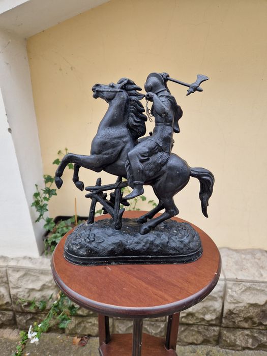 Страхотна антикварна английска метална фигура статуетка