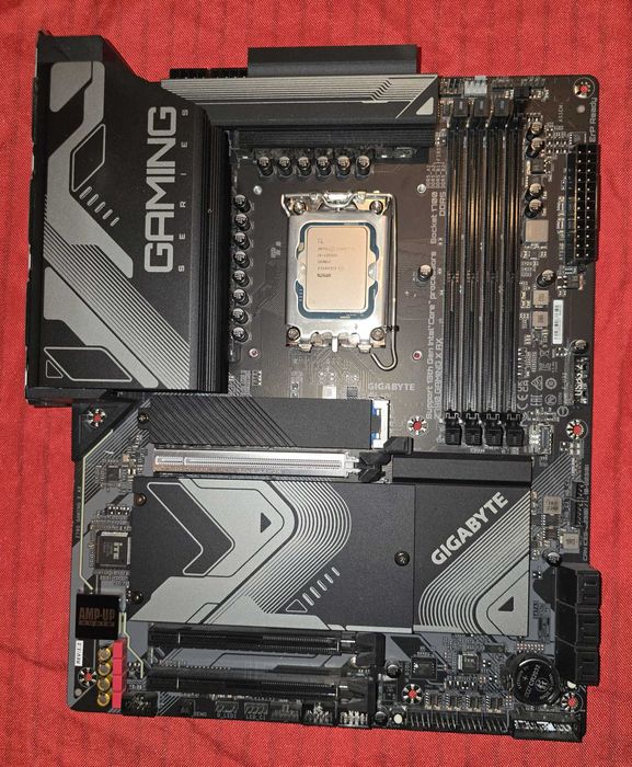 Placă de bază – GIGABYTE Z790 GAMING X AX