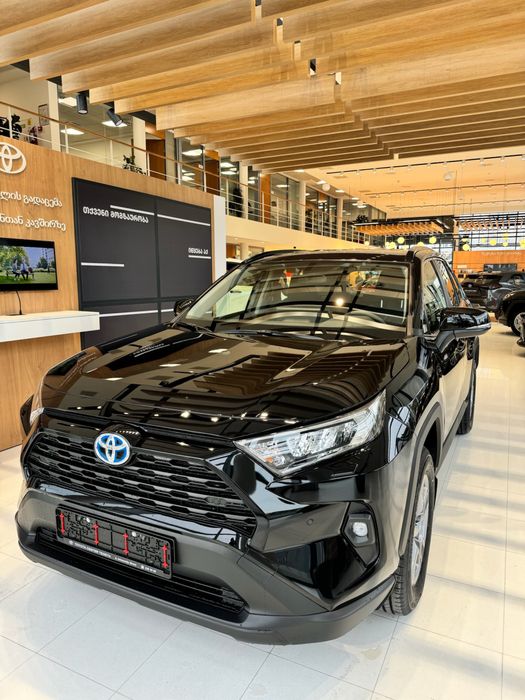 Автомобиль Toyota RAV-4