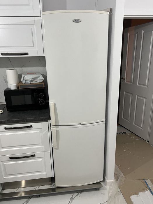 Vand frigider Whirpool