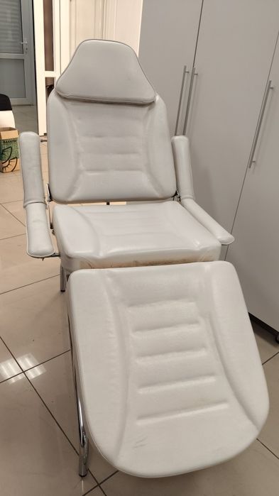 Продам кушетку б у. В хорошем состоянии.