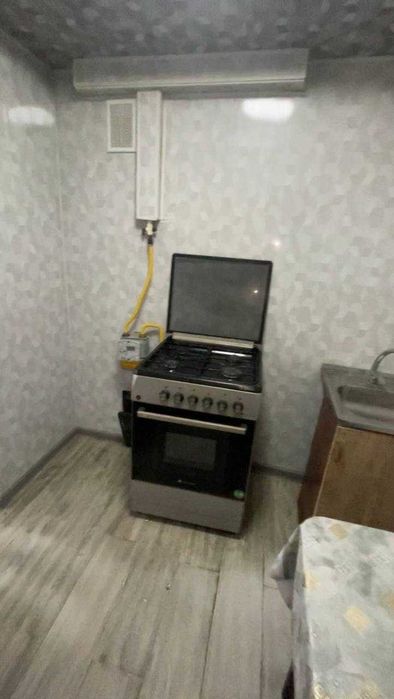 Срочно 2 хонали квартира сотилади  №396