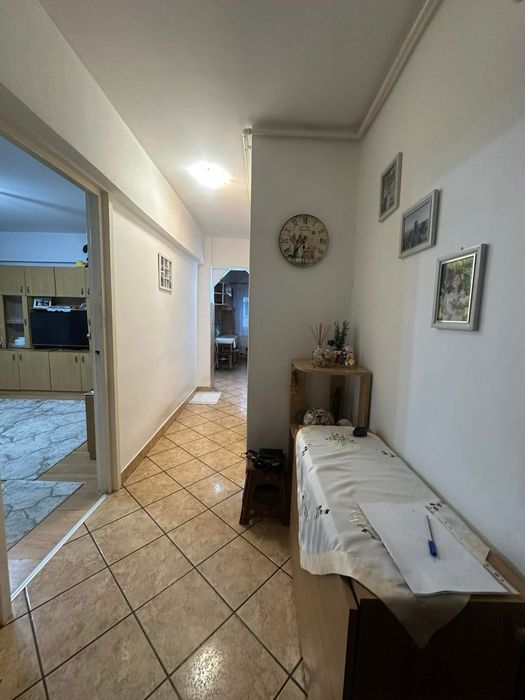Apartament 2 camere de vânzare, semidecomandat