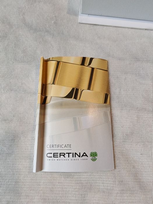 Продавам чисто нов златен 18к часовник