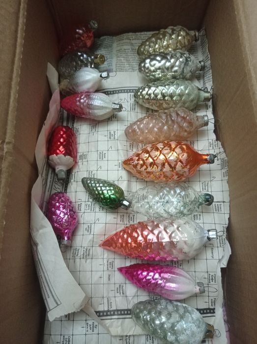 Ёлочные игрушки СССР  шары и шишки