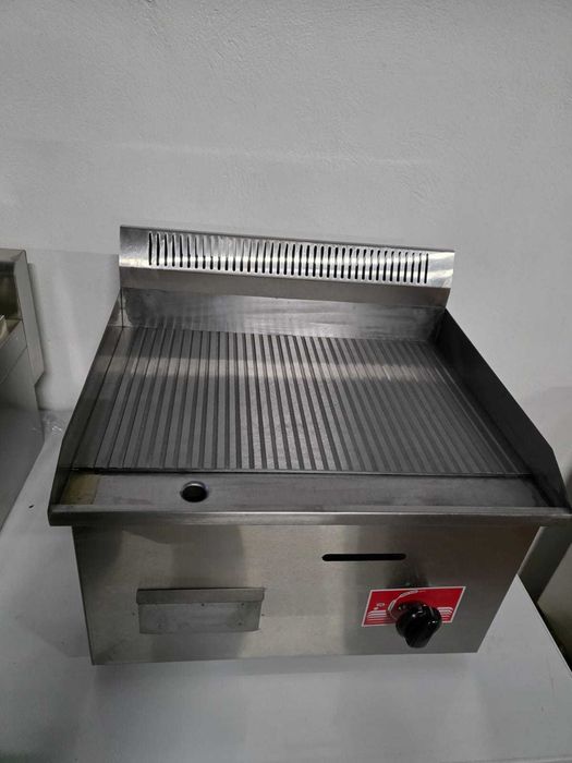 Grill striat pe gaz GPL nou transport gratuit,dim 550x530x420mm