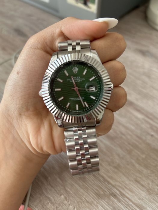 часы ролексы в отличном состояний
