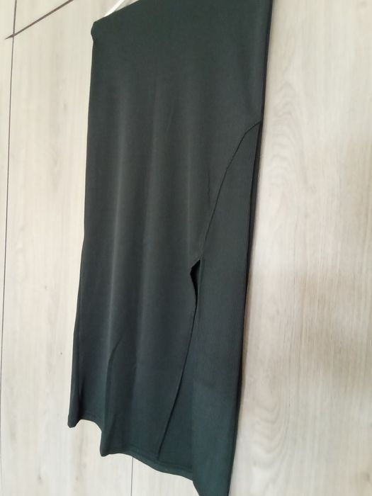 Fusta lunga neagra disponibila
