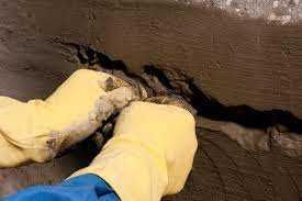 Гидроизоляция мест ввода коммуникации Остановка активных течей бетоне