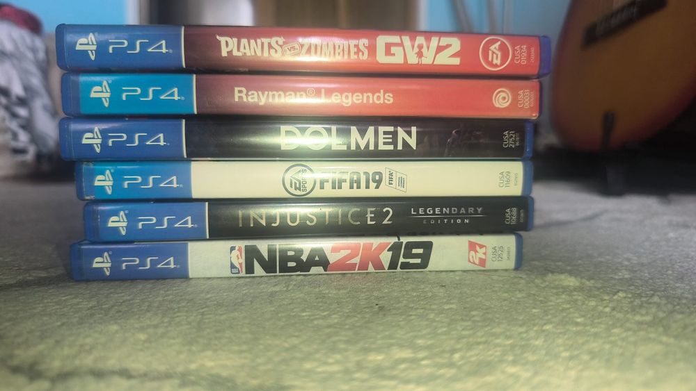 Vând jocuri de PlayStation 4