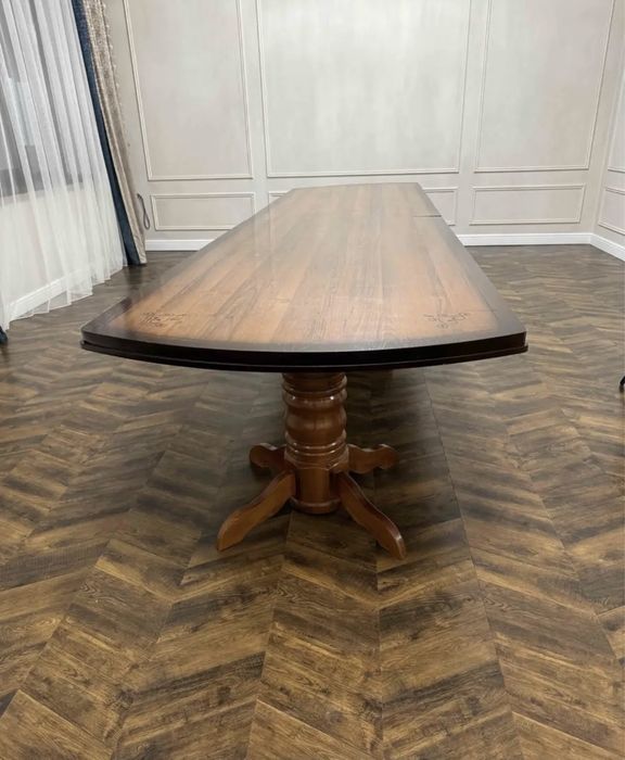 Стол для гостиной