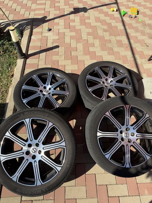 Jante R20 Volvo 8-Spoke Black Diamond Cut XC40 XC60 XC90 S90 V90.