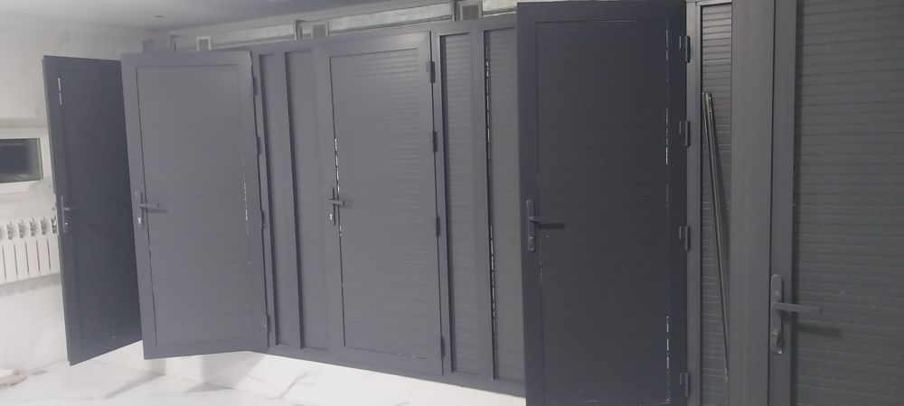 Алюминевый витражи двери