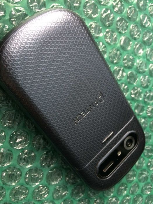 Telefon cu clapeta Pantech Breeze IV functional.Raritate in Romania.