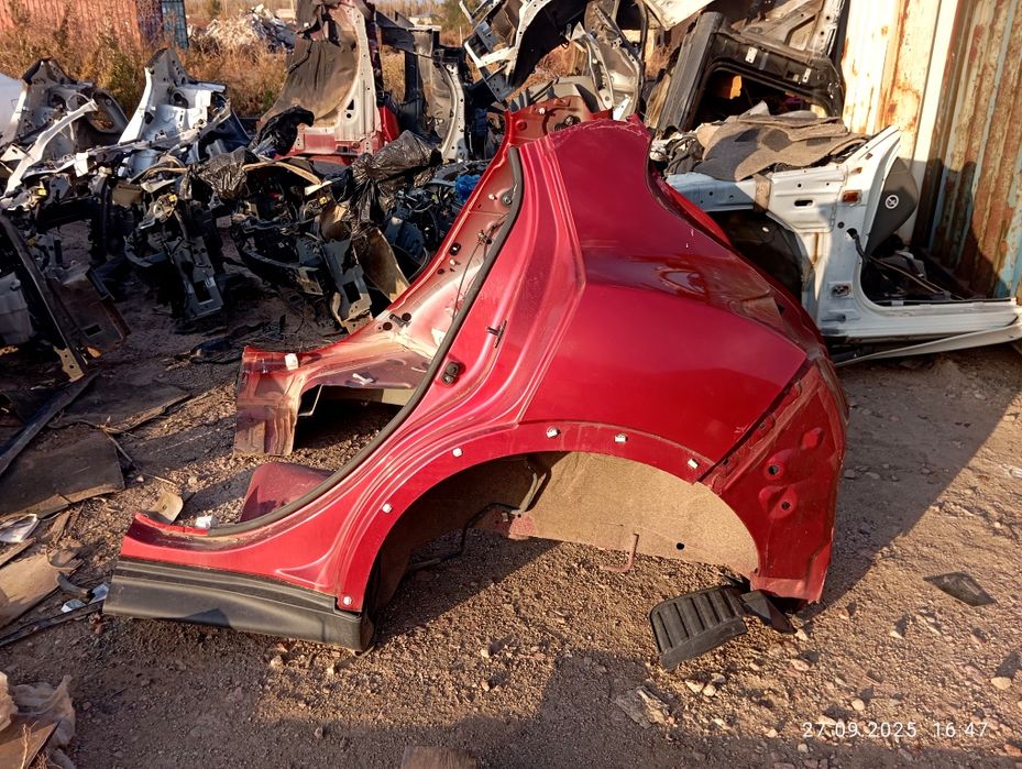 Заднее крыло Nissan Juke
