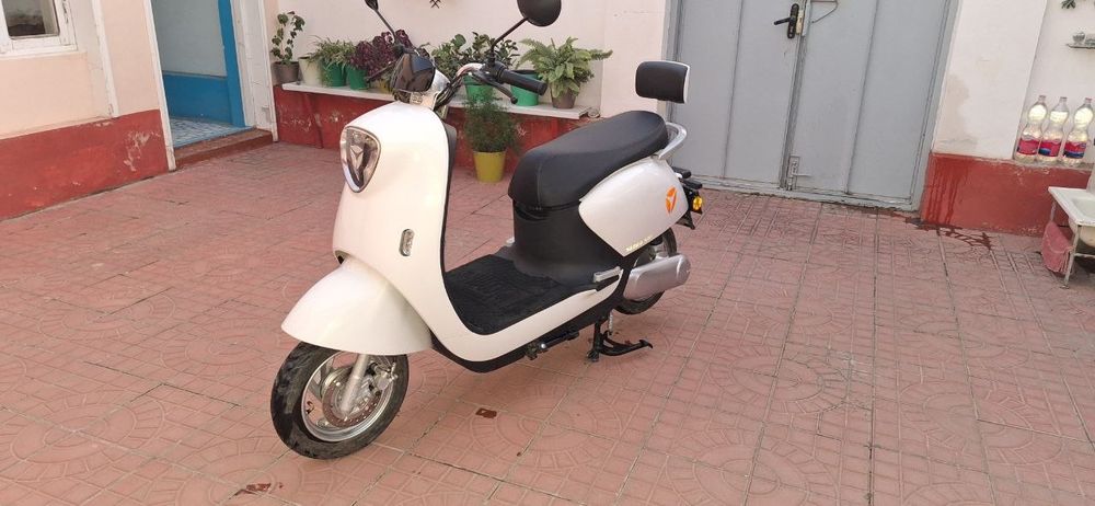 Продам  Скутер электрический YADEA M6