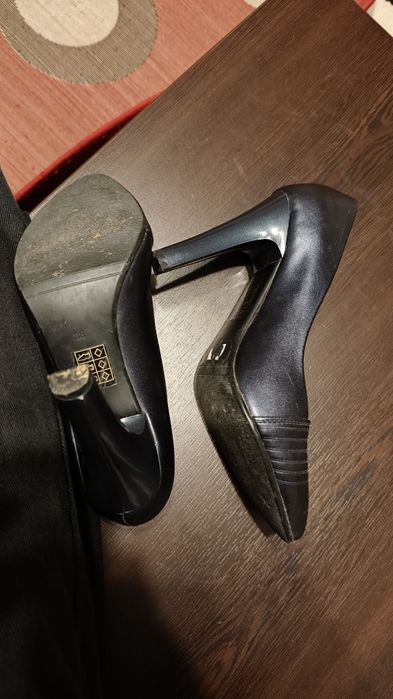 Pantofi negri cu toc