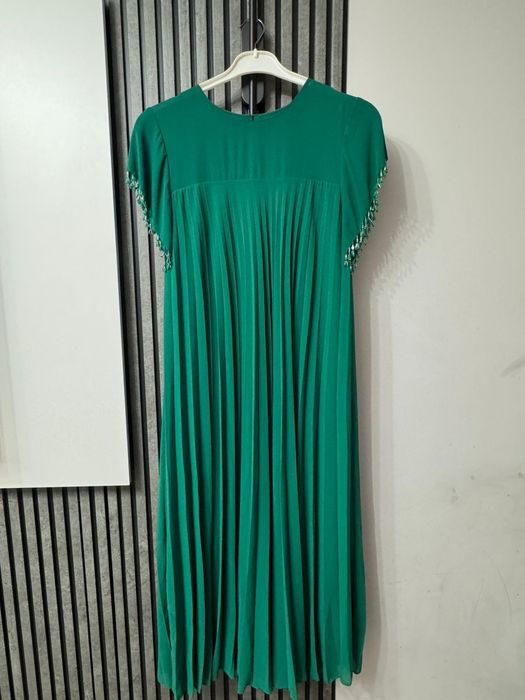 Платье новое продаю