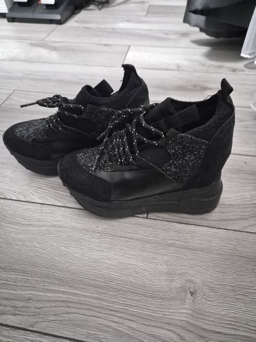 Обувки на платформа