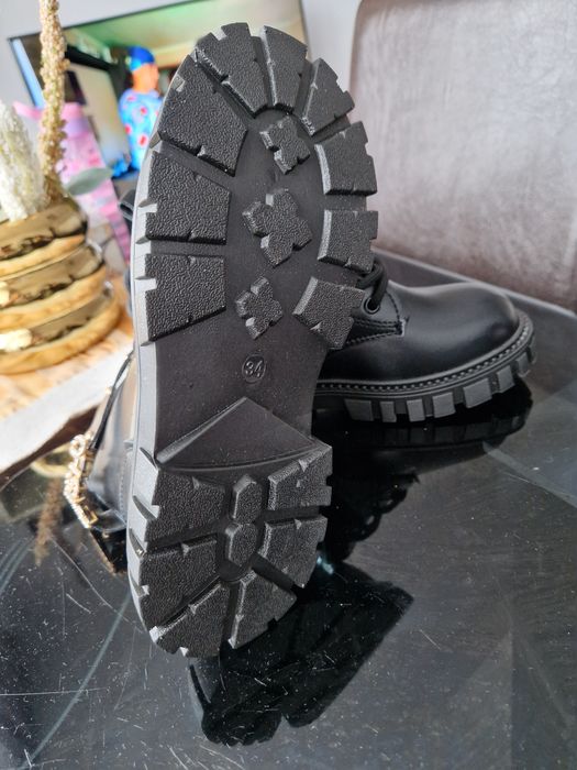 Ghete noi cu etichetă