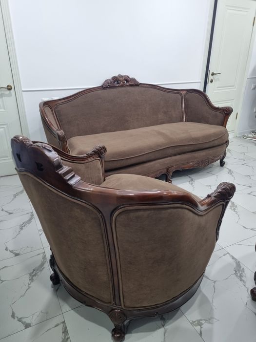 Два дивана и кресло (Италия).