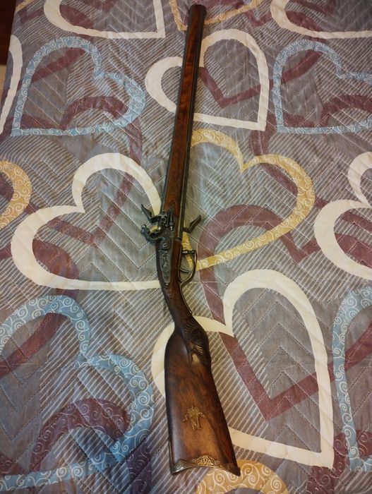 Реплика пистолети Колт и пушка Уинчестър