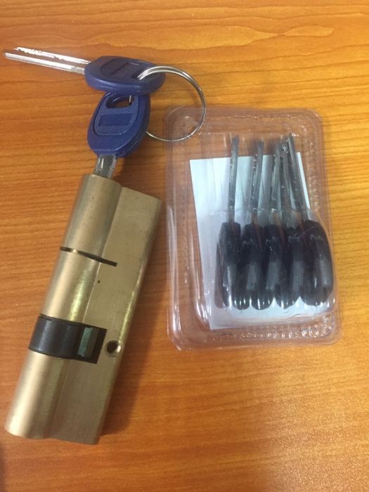 Дръжки Брава и Патрон за китайски метални врати