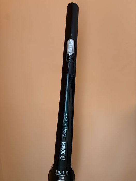 Aspirator vertical BOSCH pe acumulator