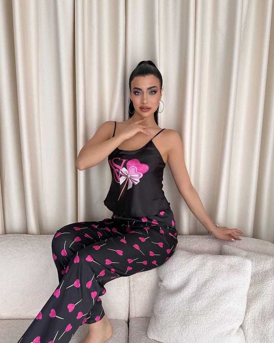 Дамски комплекти VS. Размери S, M, L, XL