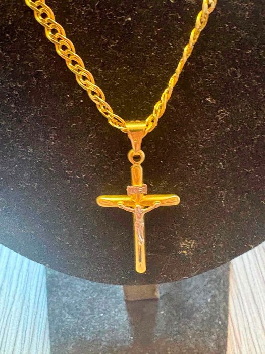 Нов! синджир с кръст 90€гр